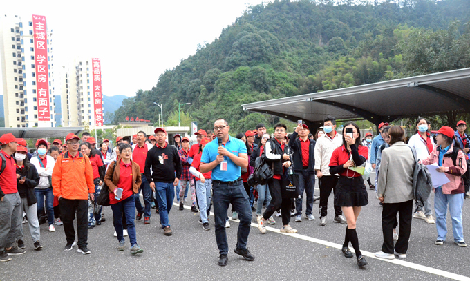 2021中国南酸枣旅游文化节&-VSport官网爬山节圆满落幕-11.jpg