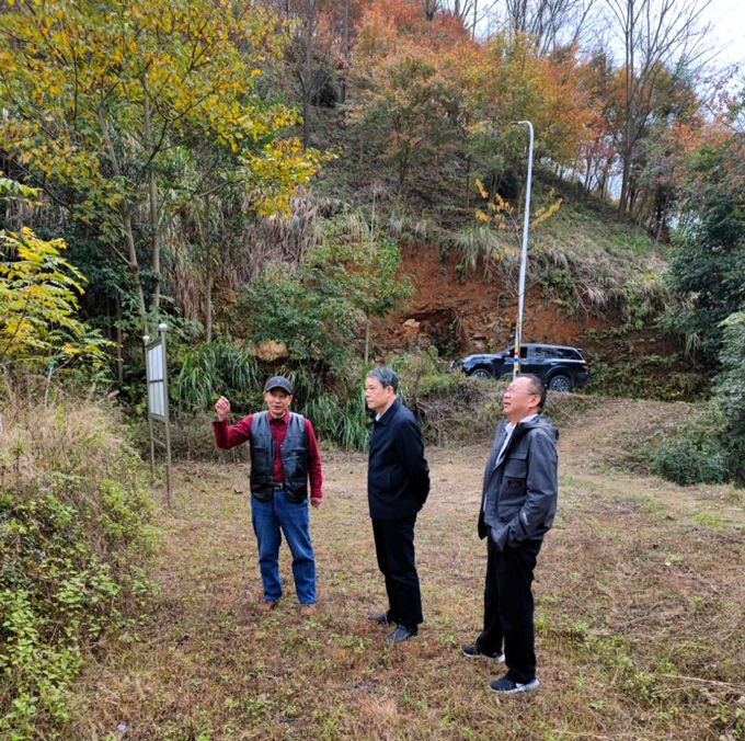 江西林学会理事长魏运华赴崇义调研指导南酸枣工业发�?(4).jpg