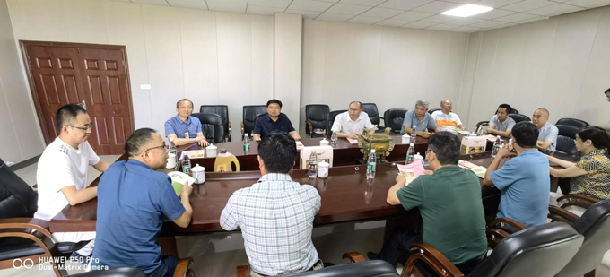 湘赣边区墟落振兴树模区油茶全工业链专家效劳团莅临我司考察-(2).jpg