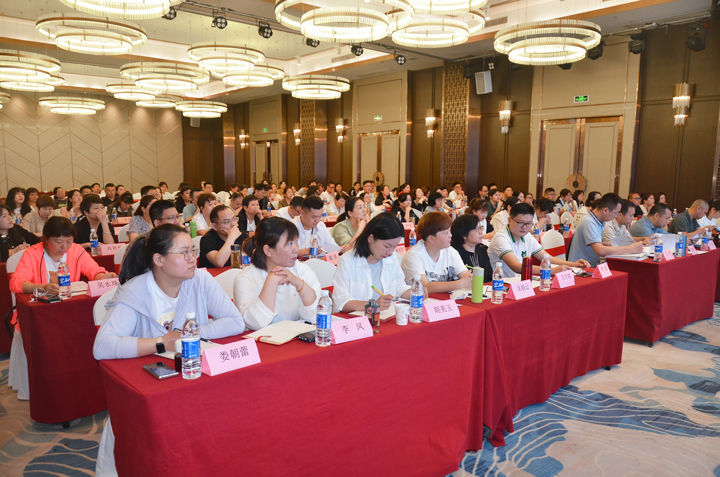 踔厉高昂，，，，，，勇毅前行——VSport官网2023第一季度营销聚会??022年度表扬大会圆满举行-(2).jpg