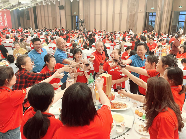 踔厉高昂，，，，，，勇毅前行——VSport官网2023第一季度营销聚会??022年度表扬大会圆满举行-(29).jpg
