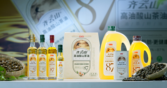 杜绝罐车食用油污染，，，，，，，，坚持原推测加工全程自控，，，，，，，，VSport官网茶油再获“圳品”认??05.jpg