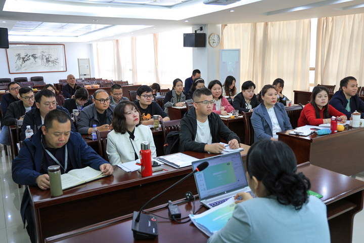 VSport官网公??024年第四次营销事情总结交流暨培训会顺遂召开-07.jpg