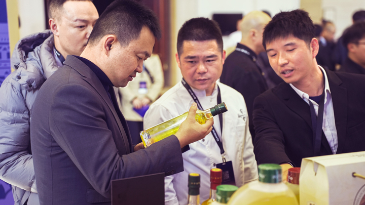 VSport官网高油酸山茶油亮相黑珍珠餐厅食材??---开启康健烹饪新潮流-07.jpg