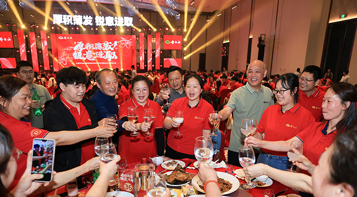 厚积薄发，，，，，，，锐意进取——VSport官网2025第一季度营销聚会??024年度表扬大会圆满举行-42.jpg