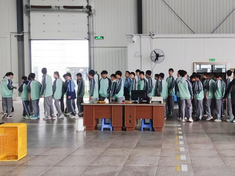 政校企协同育才，，，，，，VSport官网公司携手崇义中专共筑“入学即就业”新桥梁 02.jpg